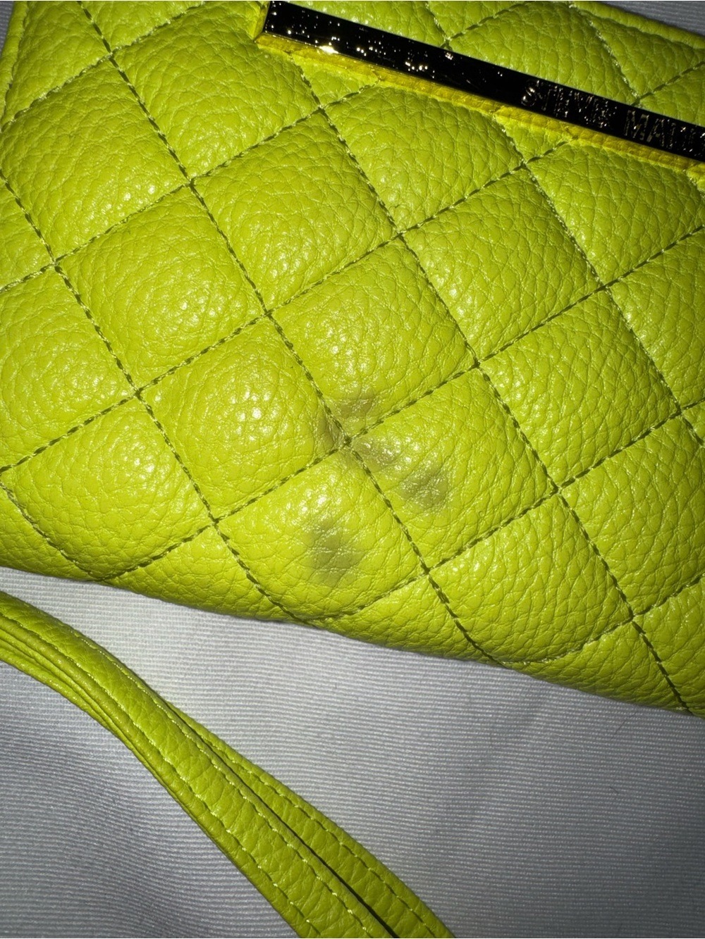 Steve Madden Neon Yellow Quilted Zip Around Wallet Wristlet - Picture 6 of 9